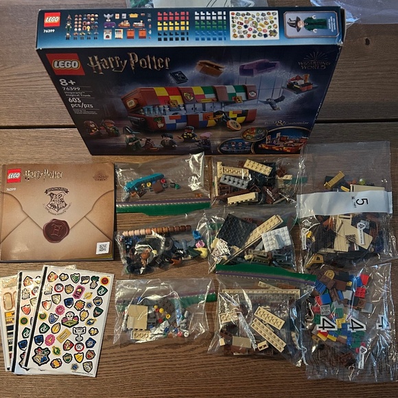 Lego Harry Potter Hogwarts Magical Trunk #76399 - Picture 2 of 12